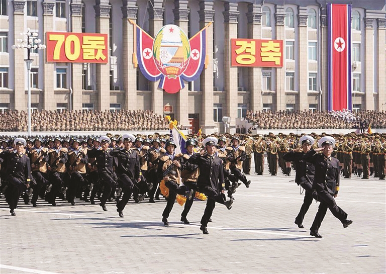 9月9日,朝鲜在平壤举行盛大阅兵式和群众花车游行,热烈庆祝建国70